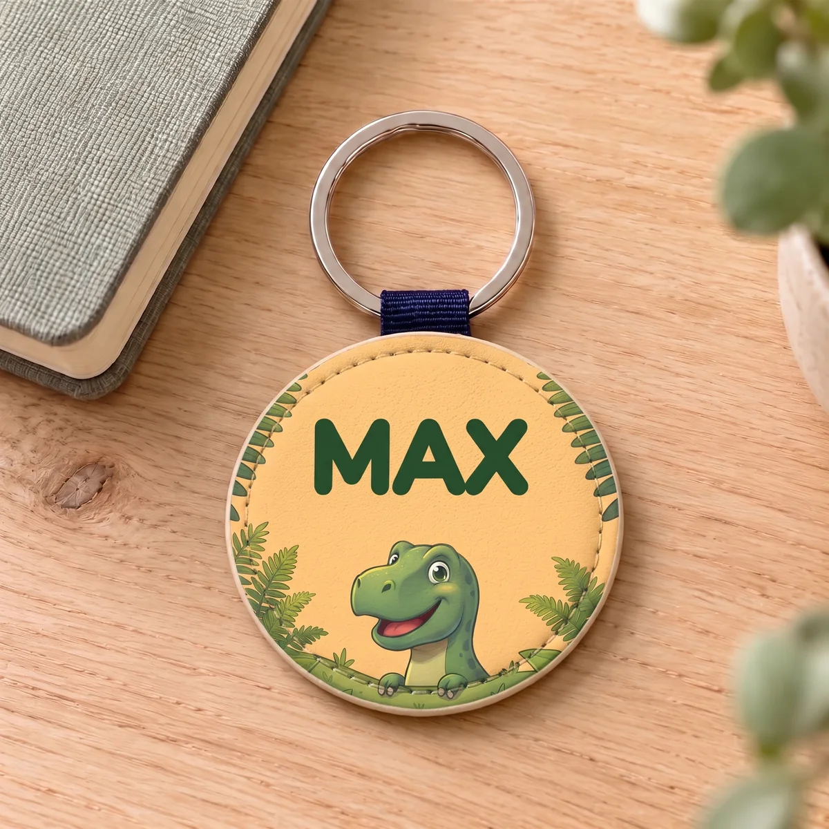 Llavero personalizado de piel sintética - Selva de dinos, Imagen 3 de 6