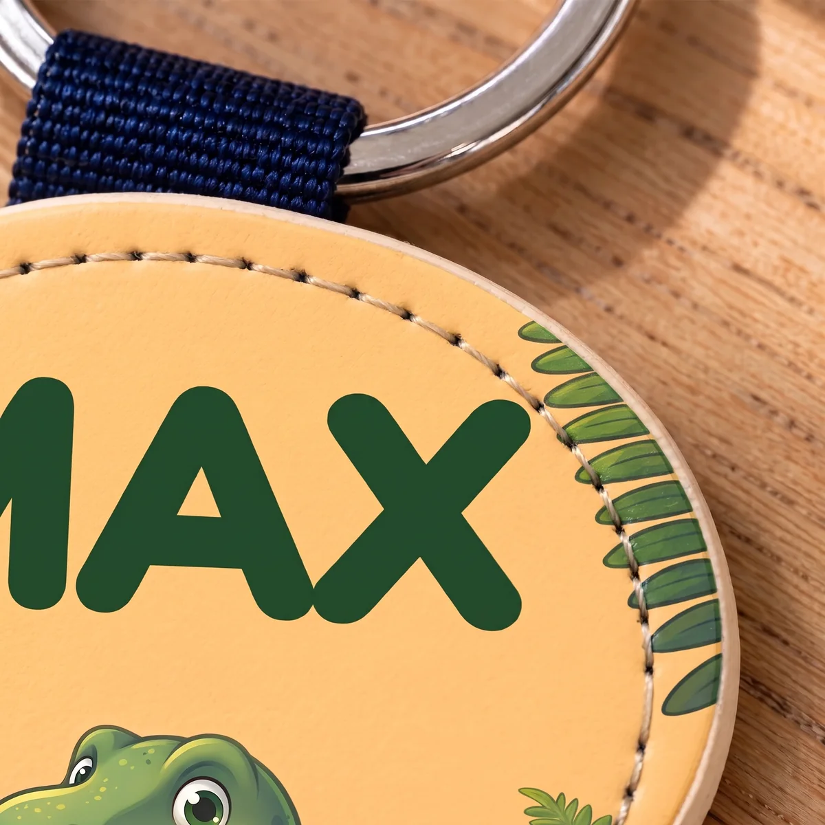 Llavero personalizado de piel sintética - Selva de dinos, Imagen 6 de 6