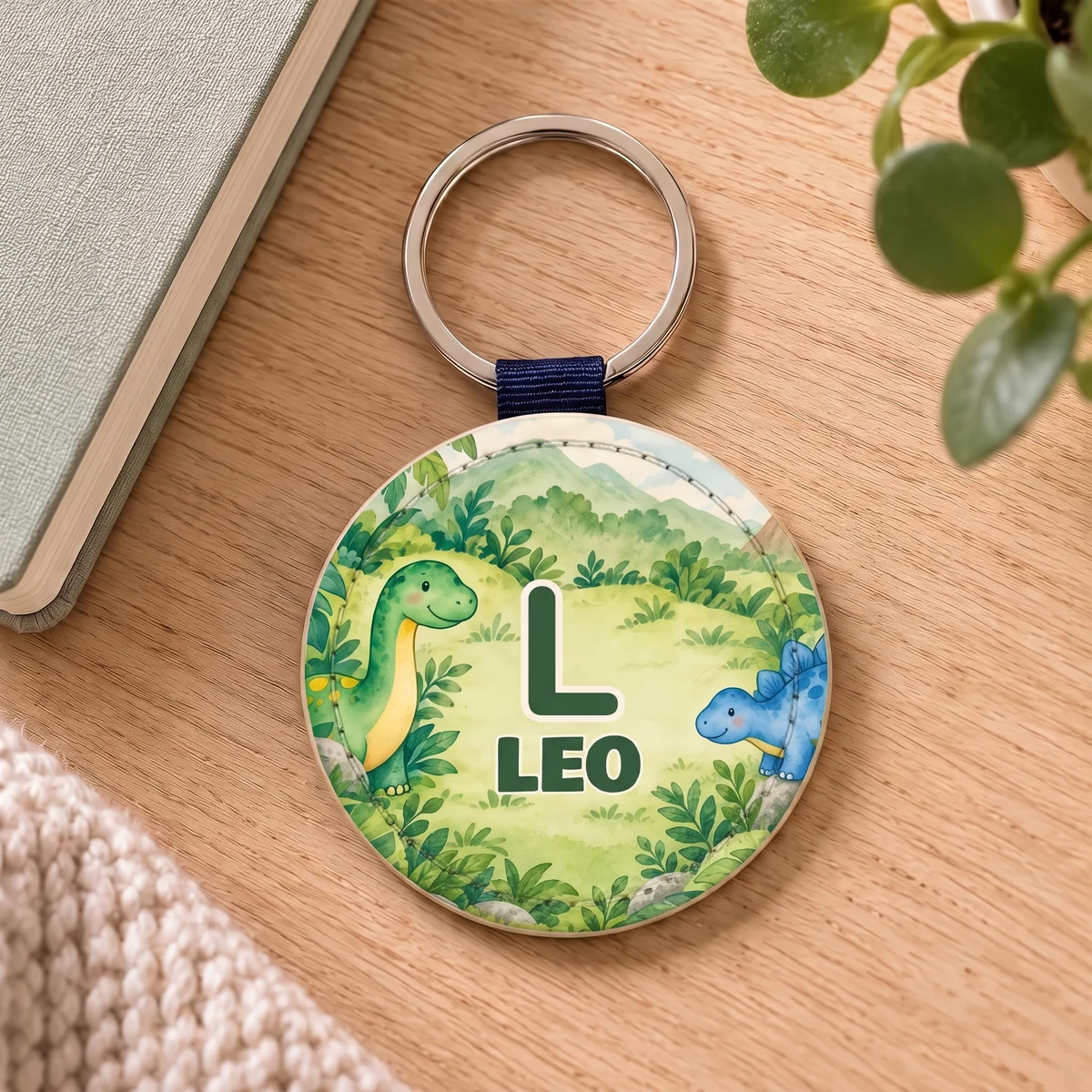 Llavero personalizado de piel sintética - Mundo verde de dinos, Imagen 3 de 6